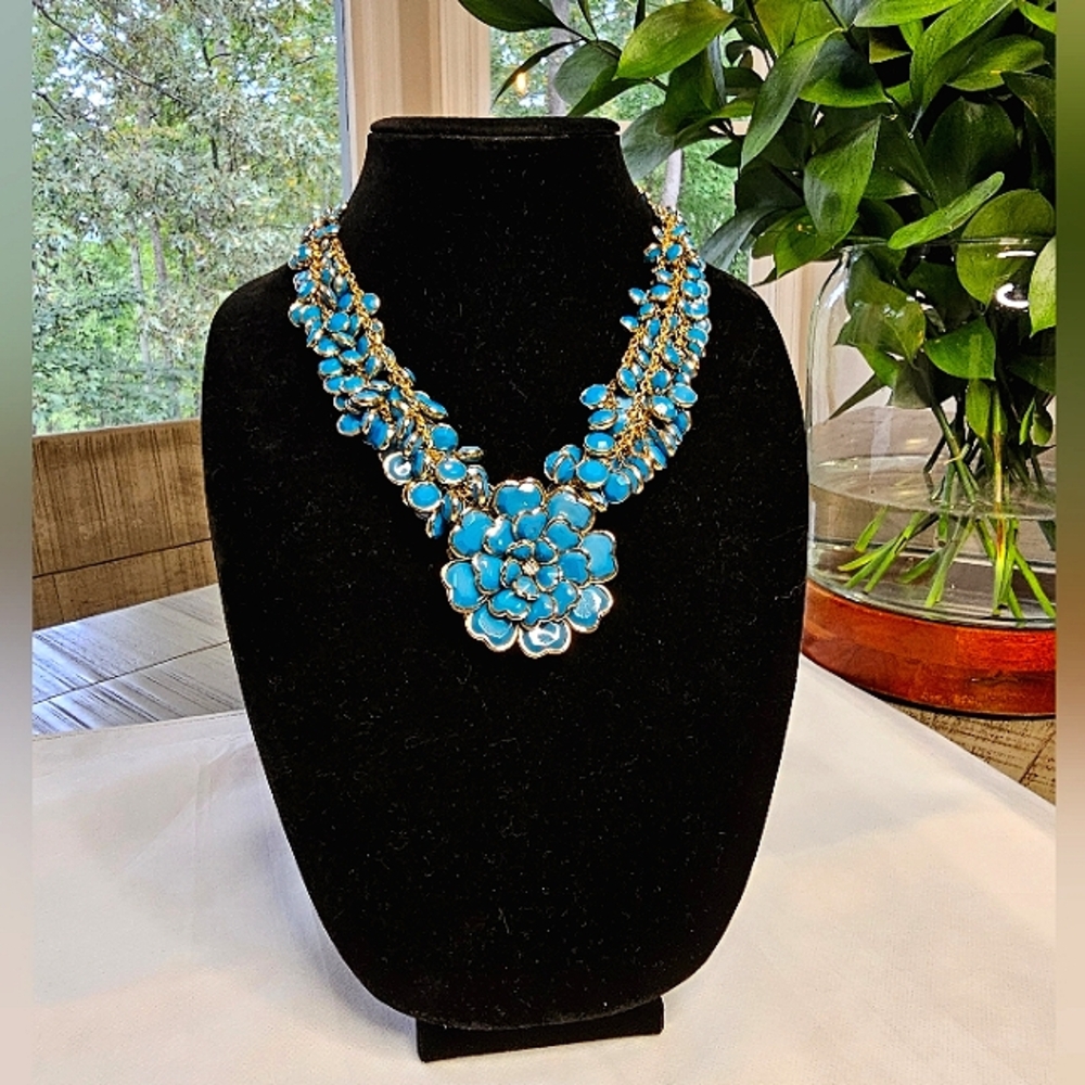 Vintage White House Black Market Blue Flower Necklace